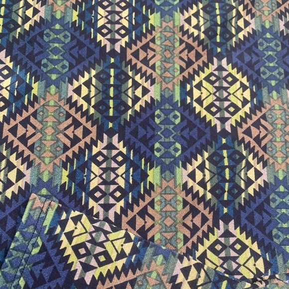 NWOT LulaRoe Lynnae Long Sleeve Top (M) - Picture 4 of 6